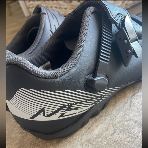 Shimano Spin Shoes with Clips/Cleat! Great Condition! - Picture 2 of 7